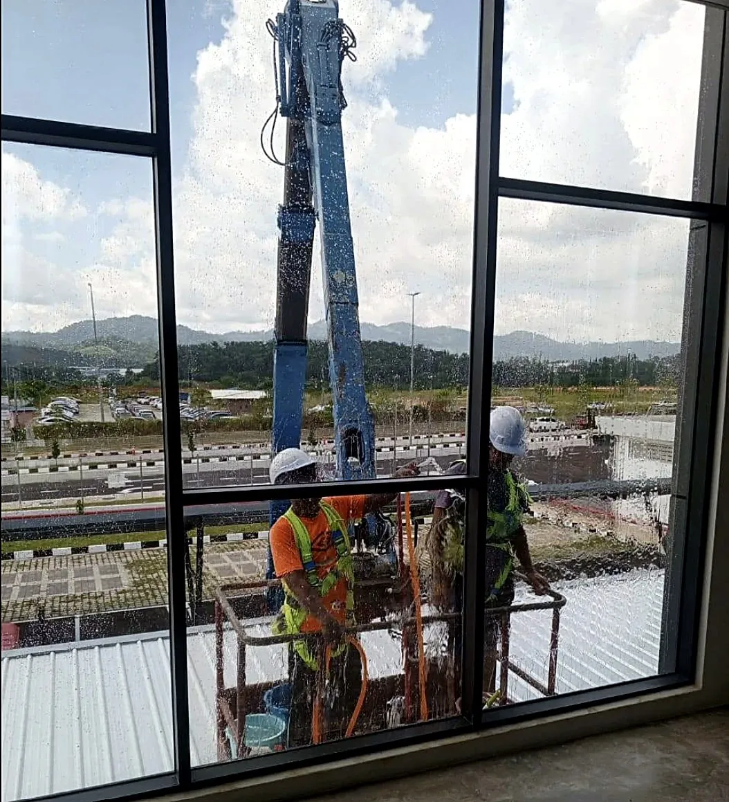 Skylift window cleaning